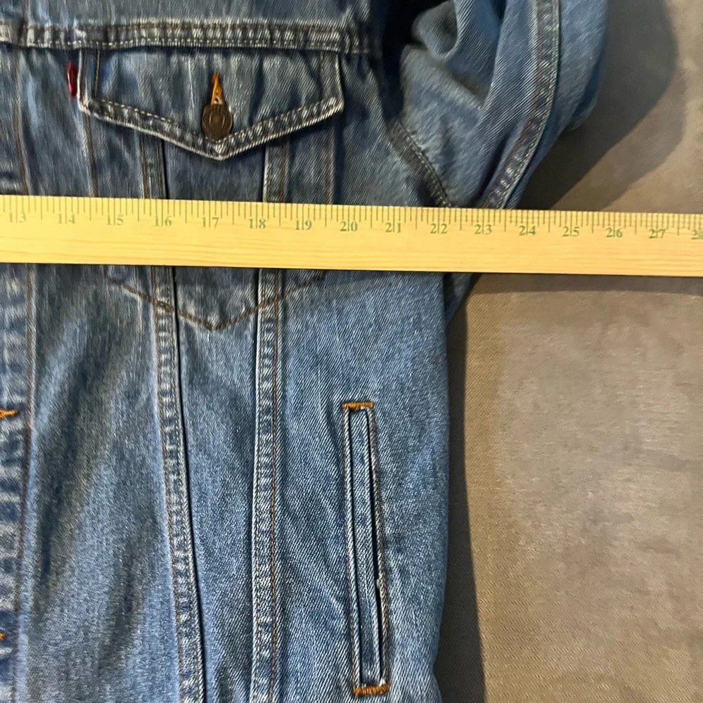 Levi's Vintage Relaxed Light Blue Denim Trucker Jacket Size:Large - Picture 7 of 7